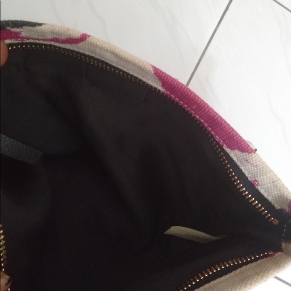 Kate Spade Boutique collection floral Clutch in canvas material. - Picture 4 of 4